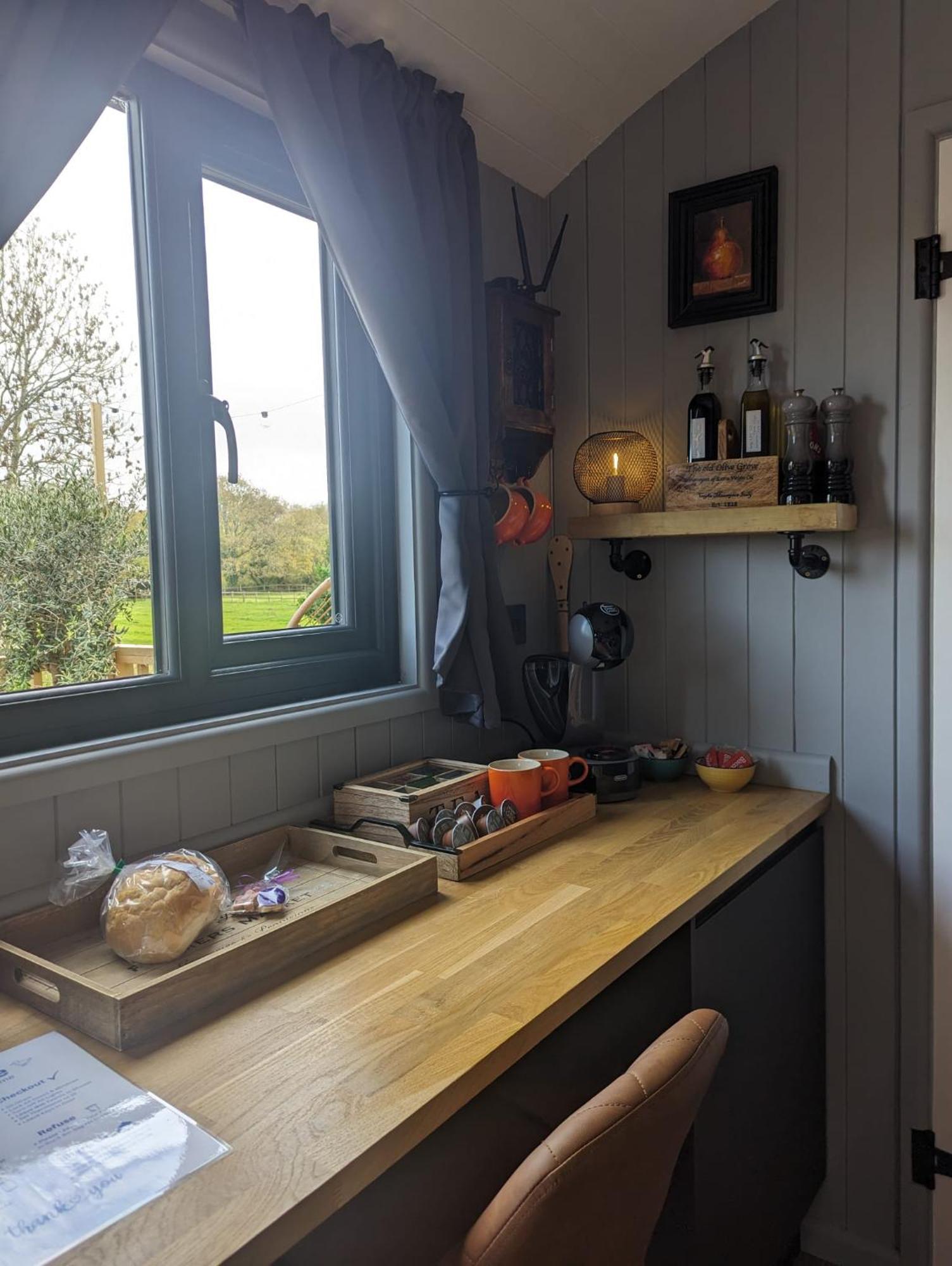 Rusty Duck Retreat Shepherds Hut Shedfield Ngoại thất bức ảnh