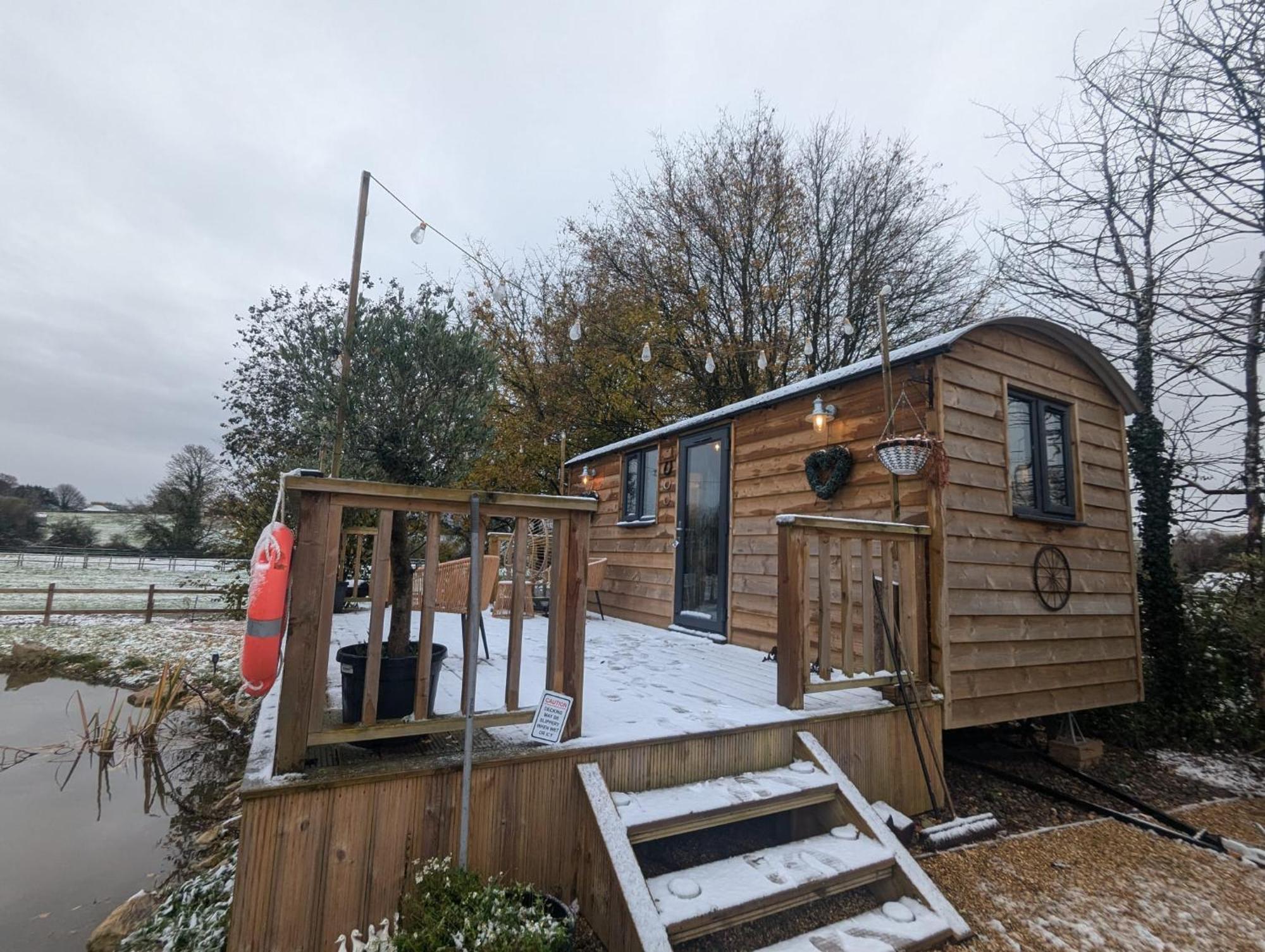Rusty Duck Retreat Shepherds Hut Shedfield Ngoại thất bức ảnh
